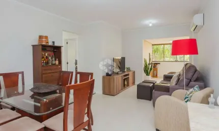 Apartamento de 3 dormitórios com ampla varanda e vaga dupla de garagem no bairro Petrópolis