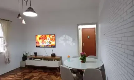 Apartamento de 2 dormitórios c/ elevador no Centro Histórico próximo a Borges de Medeiros e Loureiro da Silva, Santa Casa e UFRGS