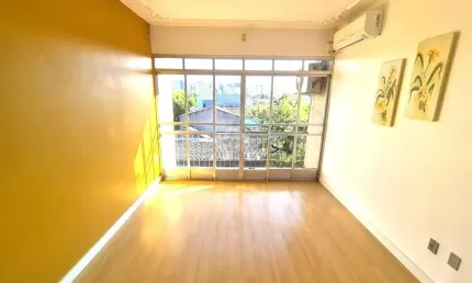 Apartamento de 2 quartos com sacada no bairro São Geraldo próximo das Av. Benjamin Constant e Cristovão Colombo