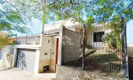 Casa à venda, 3 quartos, 2 suítes, salão de festas espaço gourmet, garagem fechada, pátio, Shopping Iguatemi, Três Figueiras.