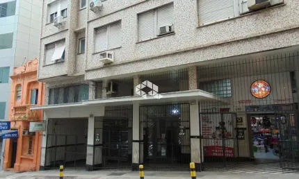 Apartamento  Reformado, pronto para morar, bem  próximo do complexo Hospitalar Santa Casa