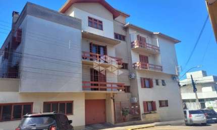 Apartamento com 3 dormitórios e 2 vagas de garagem no centro de Vacaria!