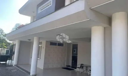 Casa Condomínio Fechado (03) Dormitórios/Quartos suítes 2 vagas no bairro Tristeza