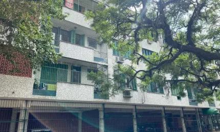Apartamento à venda, 2 quartos e dependência, Rua Laurindo, Santana, HCPA, Ufrgs