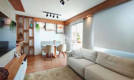 Apartamento 3 Dormitorios sendo 1 suite com vaga de garagem, no Bairro Humaita