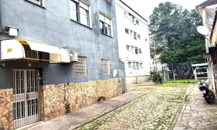 apartamento 2 quartos, segundo andar na Tapiaçú em Porto Alegre