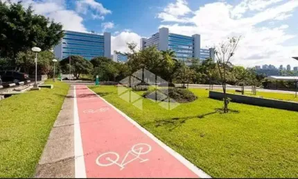Espaço Comercial Pronto para Uso no Jardim São Luís, São Paulo - 2844m², 28 Vagas de Garagem, 19 Banheiros e Conveniências Próximas