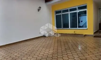 Um belo Sobrado a venda com,  3 dormitórios, sendo 1( uma )suíte, com garagem para 2 (dois) carros.