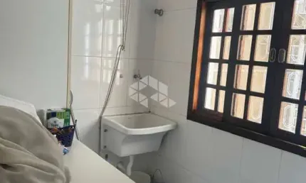 Casa à venda com 220m², 3 quartos e 2 vagas 750.000,00