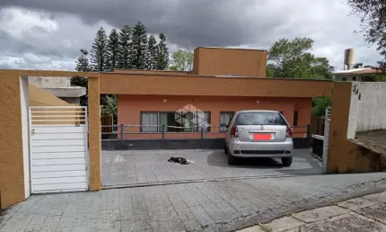 Ótima casa em condomínio com 3 suites, 3 vagas e 220m² para vender por 1.350.000