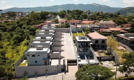 Linda casa de condomínio, não geminada, 3 suítes, excelente acabamento, à partir de 863.000 mil reais!