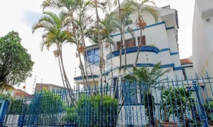 Casa residencial com 4 dormitórios no Bairro São João em Porto Alegre
