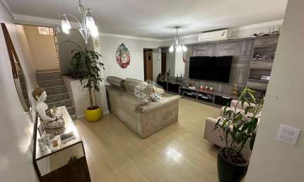 Casa de 4 dormitórios no Bairro Farrapos em Porto Alegre