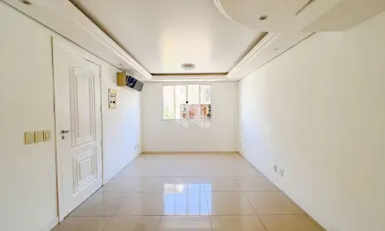 Casa em condomínio com 2 vagas de garagem no bairro Humaitá em Porto Alegre