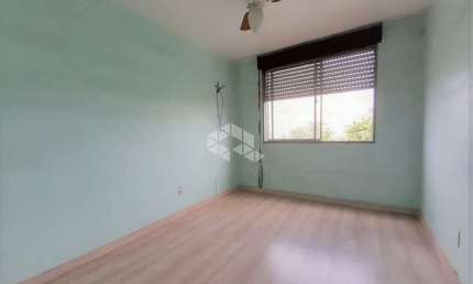 Apartamento 2 dormitórios, elevador, no bairro Humaitá, em Porto Alegre.