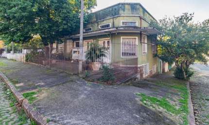 Casa comercial de esquina à venda no bairro Cristo Redentor, em Porto Alegre.