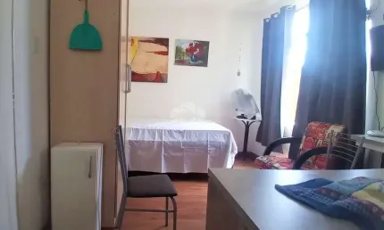 JK/Kitnet no Centro Histórico, elevador, em Porto Alegre. Aceita financiamento, FGTS e Programa Minha Casa Minha Vida*.