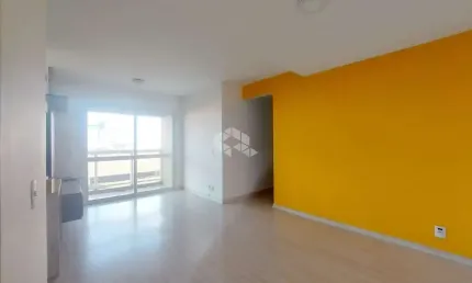 Apartamento de 2 dormitórios (1 suíte), sacada e churrasqueira, com vaga de garagem escriturada.