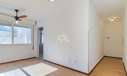 Apartamento 1 dormitório, sacada, living, cozinha, banheiro no bairro cristo redentor