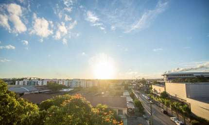 Apartamento á venda de 3 dormitórios. Linda vista pana o Guaíba. No bairro Humaitá.