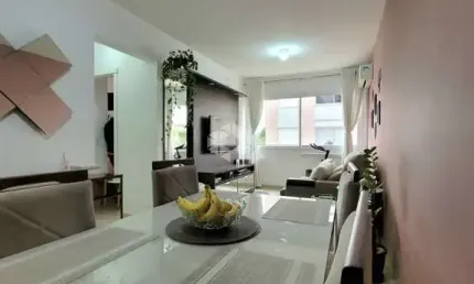 Apartamento semi mobiliado de 02 dormitórios com 50m² privativos com vaga próximo ao partenon