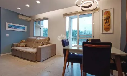 Apartamento 2 dormitórios, sacada, de frente, em condomínio com infraestrutura, e 1 vaga no Bairro Humaitá em Porto Alegre