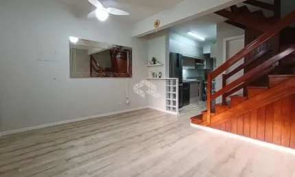 Casa em condomínio fechado, 3 dormitórios sendo 1 suíte, com Vaga de Garagem no Bairro Humaita, em Porto Alegre