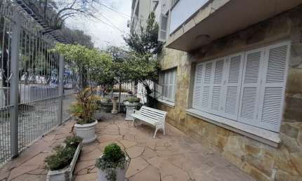 Apartamento 1 dormitório, reformado, no bairro Navegantes, em Porto Alegre. Aceita financiamento e FGTS.