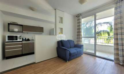 Apartamento de 2 dormitórios com suíte, sacada e 1vaga de garagem no Humaitá