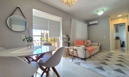 Apartamento 2 dormitórios, sacada c/ churrasqueira, 1 vaga de garagem,  infra completa incluindo piscina, no bairro Humaitá, em Porto Alegre.