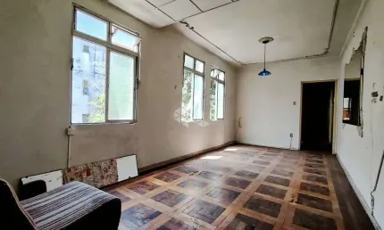 Apartamento de 2 dormitórios, localizado no centro de porto alegre,