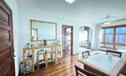 Apartamento de 2 dormitórios e 1 vaga de garagem, localizado no bairro auxiliadora, em porto alegre.