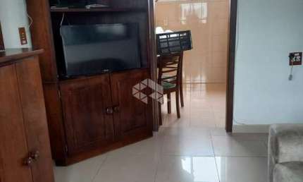 Apartamento semimobiliado com vaga e ótima localização