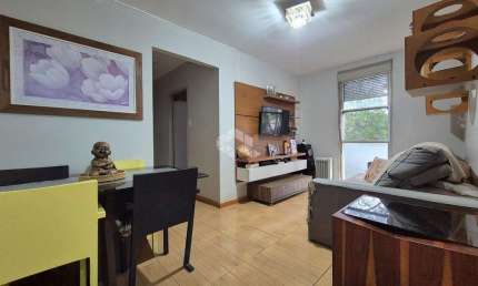 Apartamento de 2 dormitórios no bairro Humaitá em Porto Alegre