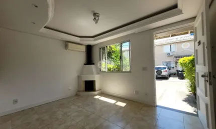 Casa em Condominio com 3 dormitórios e 1 vaga de garagem no Bairro Humaita, Em Porto Alegre