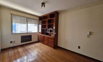 Apartamento 2 dormitórios, semimobiliado, 1 vaga de garagem no bairro Cristo Redentor, em Porto Alegre.