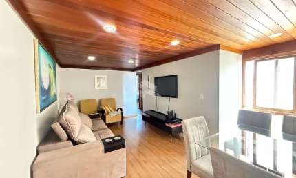 Apartamento de 3 dormitórios, no bairro Floresta, em Porto Alegre.