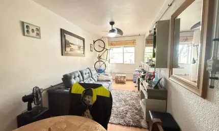 Apartamento de 1 dormitório e 1 vaga de garagem, localizado no bairro Humaitá, em Porto Alegre.