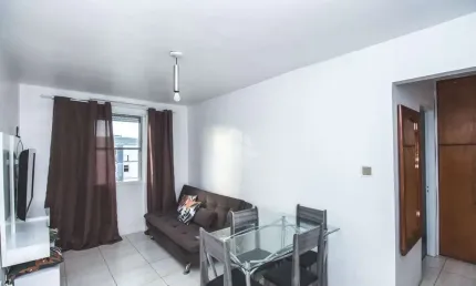 Apartamento 1 dormitório, reformado, infraestrutura completa com churrasqueira e elevador, Bairro Humaitá,  em Porto Alegre.