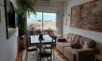 Apartamento de 2 dormitórios, no bairro Navegantes, em Porto Alegre.