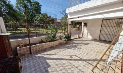 Casa com 2 dormitórios e 1 vaga de garagem, no bairro farrapos, em porto alegre.