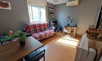 Apartamento 1 dormitório, reformado, semimobiliado e 1 vaga de garagem no bairro passo dareia, em porto alegre.