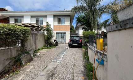SOBRADO COM 2 DORMITÓRIOS NO BAIRRO CAMPECHE - FLORIANÓPOLIS/SC.