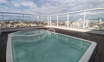 COBERTURA COM PISCINA EM CONDOMINIO FECHADO DE 3 DORMITÓRIOS NO BAIRRO BARREIROS - SÃO JOSÉ/SC