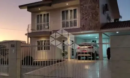 CASA COM 03 QUARTOS / DORMÍTÓRIOS - BAIRRO CENTRO - PALHOÇA