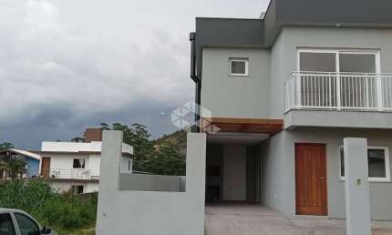 CASA GEMINADA 03 QUARTOS SENDO 01 SUÍTE NO BAIRRO RIO TAVARES - FLORIANÓPOLIS/SC