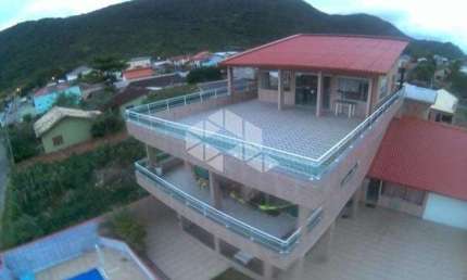 CASA DE 5 DORMITÓRIOS NO BAIRRO SÃO JOÃO DO RIO VERMELHO - FLORIANÓPOLIS/SC
