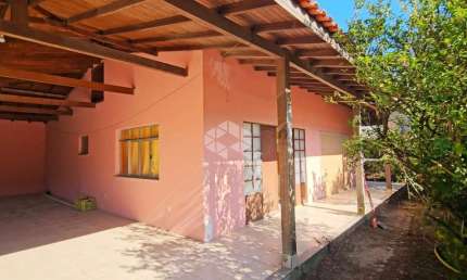 CASA COM 2 DORMITÓRIOS NO BAIRRO RIBEIRÃO DA ILHA - FLORIANÓPOLIS/SC