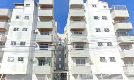 APARTAMENTO COM DOIS QUARTOS E UMA SUITE NO BAIRRO CAPOEIRAS - FLORIANÓPOLIS/SC