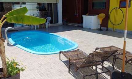 CASA DE 2 QUARTOS NO BAIRRO RIO VERMELHO EM FLORIANÓPOLIS/SC